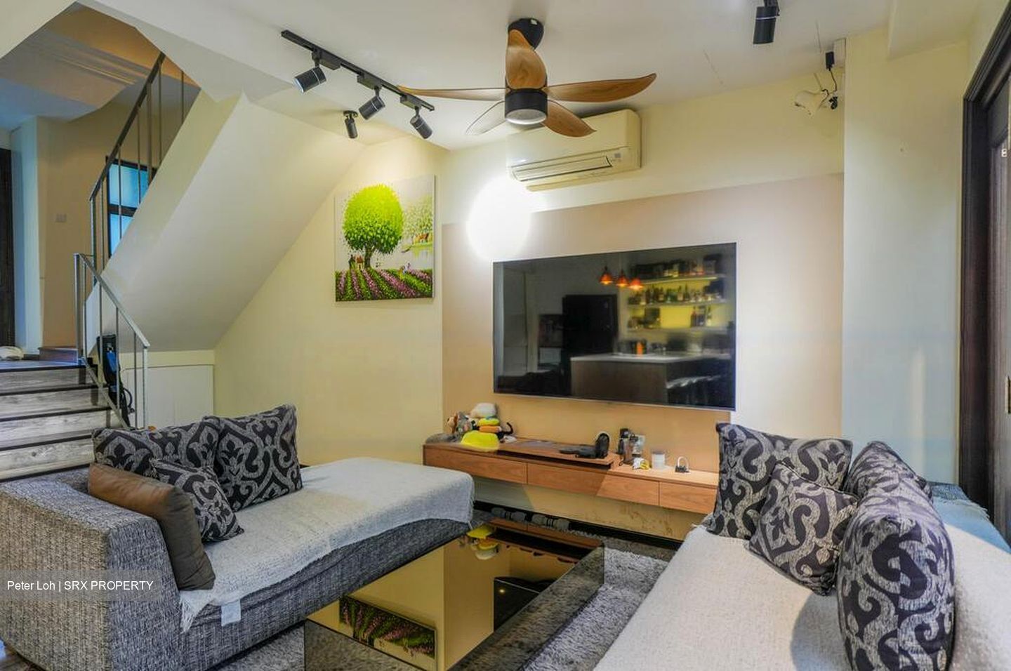 Kew Gate (D16), Terrace #459684661